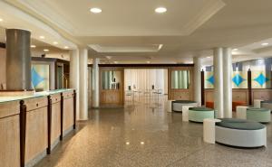 Ο χώρος του λόμπι ή της ρεσεψιόν στο Rina Hotel