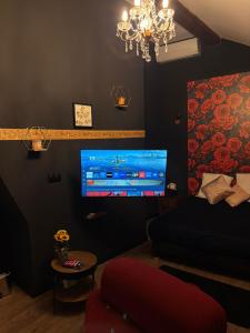 TV/trung tâm giải trí tại Love room Narbonnaise +4 ảnh