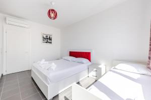 Postel nebo postele na pokoji v ubytování Family Apartment with Resort Access Talea Coast + 22 fotografií