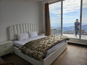 Кровать или кровати в номере Mount Vista Luxury Apartments