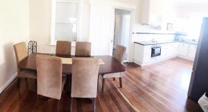Η κουζίνα ή μικρή κουζίνα στο 3 Bedroom Home
