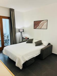 Postel nebo postele na pokoji v ubytování FC Home Suite