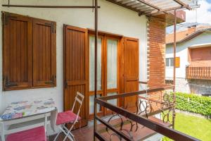 Balcone o terrazza di IRIS - Relaxing Alpine Getaway at Ballabio