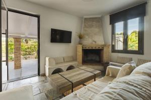 Istumisnurk majutusasutuses Binios Villa - private pool, walking distance from the Beach