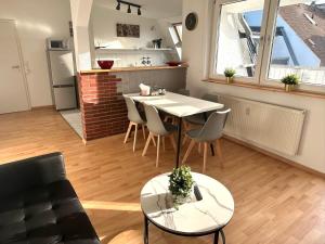 Η κουζίνα ή μικρή κουζίνα στο BHV-3- und 5-Zimmer Wohnungen mit Terrasse, 24h self-check-in, TV, Internet, DisneyPlus, Waschmaschine