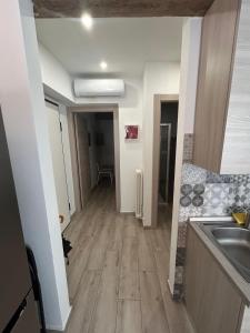 Η κουζίνα ή μικρή κουζίνα στο Borgo Guazzo Flat