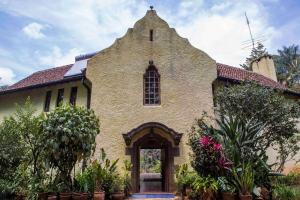 Beautiful historic stand alone in Muthaiga, Nairobi外面的花园