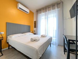 Postel nebo postele na pokoji v ubytování RRRapido Colorful Rooms - Assago