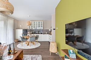 a kitchen and dining room with a table and chairs at Ház a Hold utcában in Kehidakustány