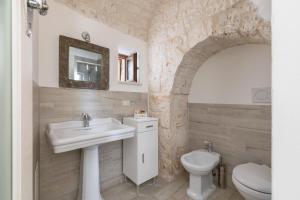 Bilik mandi di Trulli Nicola by BarbarHouse +26 gambar