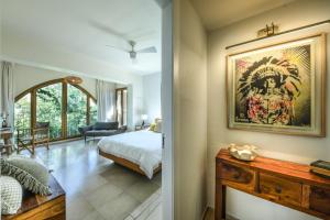 Postel nebo postele na pokoji v ubytování Breathtaking 3 BR Apt w Sea View in Central Jaffa with Mamad by Sea N' Rent + 52 fotografií