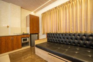 Η κουζίνα ή μικρή κουζίνα στο Seasons Suites
