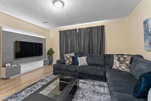 Et tv og/eller underholdning på 3 Suites Near Universal Resort Intl Drive