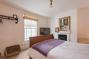 En eller flere senge i et værelse på Oyster Cottage by Keepers Cottages