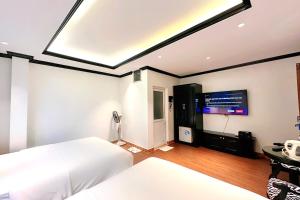 Voodi või voodid majutusasutuse Hoang Gia Hotel Cau Giay toas