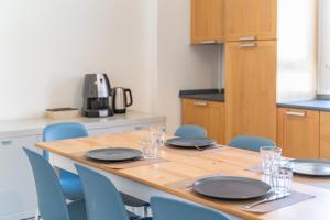 Una cocina o kitchenette en Spacious Apartment with Panoramic Views in Lecco