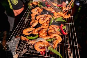 a grill with shrimp and vegetables on it at The Monhi Da Lat City in Xuan An