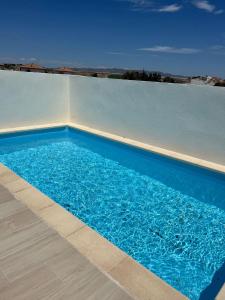 The swimming pool at or close to Ático dúplex con piscina privada en Vera Playa
