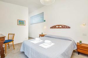 a bedroom with a bed with two towels on it at IndependentHouse 5TERRE garden , parking in La Spezia