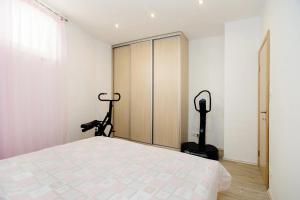 Φωτογραφία από το άλμπουμ του Luxury apartment Lara shared pool σε Žrnovnica