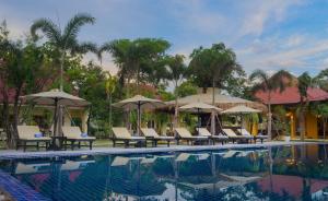Bazén v ubytování Sala Siem Reap Resort nebo v jeho okolí
