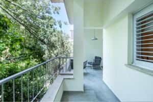 A balcony or terrace at Eclectic Dreams Rabin Square Apt with Shelter by Sea N' Rent