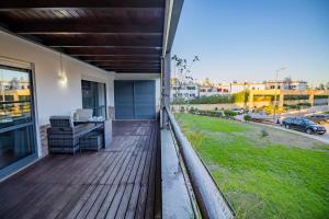 a balcony of a house with a view of a yard at Corbo apartament in Bicas