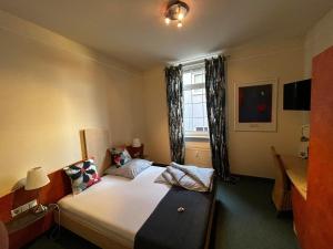 a bedroom with a large bed and a window at Fränkischer Hof Hotel Garni in Alzenau +19 photos