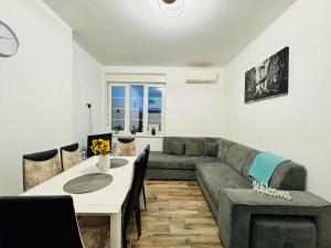 Χώρος καθιστικού στο Joy City Stay Nemoianu 13A-8