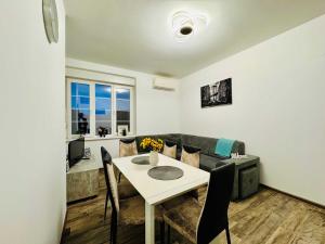 Χώρος καθιστικού στο Joy City Stay Nemoianu 13A-8