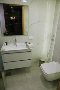 Koupelna v ubytování Imperial Suites Hotel