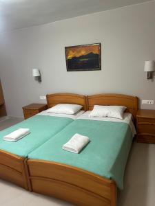Postel nebo postele na pokoji v ubytování Nektar Beach Hotel