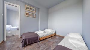 Postel nebo postele na pokoji v ubytování Apartamenty Sun & Snow Lisi Jar - sezonowy basen, blisko plaży, sauna