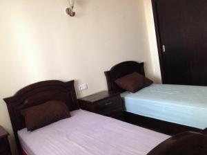 two beds in a small room with two beds at Bel appartement, vue imprenable sur la mer, 80 m2, et super terrasse in Marina Smir