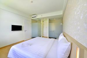 Ένα ή περισσότερα κρεβάτια σε δωμάτιο στο Whiz Prime Hotel Sudirman Cilacap