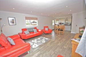 Nhà bếp/bếp nhỏ tại Bure Croft - Holiday Cottage on the river in Wroxham