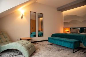 Postel nebo postele na pokoji v ubytování Aspen Prime Ski & Bike Resort - basen, sauna, jacuzzi, siłownia w cenie pobytu