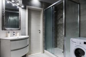 Ένα μπάνιο στο Lara Rose apartment shared pool