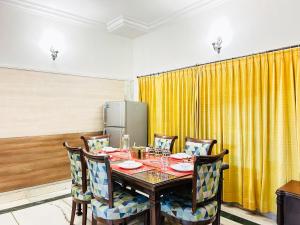 Fotografie z fotogalerie ubytování Regal Saphire 5 Bhk Luxury Villa v destinaci Bengalúr