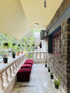 Balkón nebo terasa v ubytování Regal Saphire 5 Bhk Luxury Villa