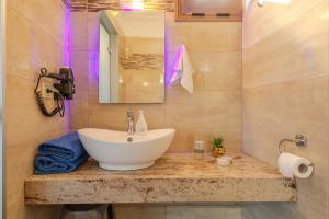 Gallery image of Knights' Castle Studios in Archangelos