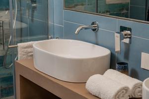 Koupelna v ubytování Case al mare di Cala Saccaia + 26 fotografií