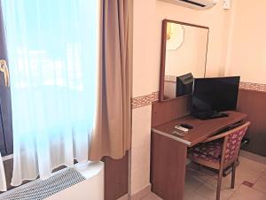 TV a/nebo společenská místnost v ubytování Hotel Riviera Fiumicino