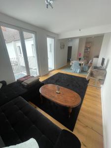 a living room with a couch and a table at AVIZJA Living in Korneuburg
