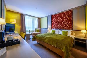 Postel nebo postele na pokoji v ubytování Weinberghotel Edelacker + 34 fotografií