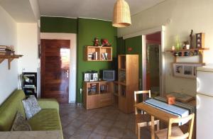 Kuchyň nebo kuchyňský kout v ubytování Erieta sea view apartment50m from the beach