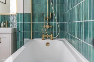 Vannituba majutusasutuses Brook Cottage by Keepers Cottages +25 fotot