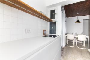 Η κουζίνα ή μικρή κουζίνα στο Beachfront House Sanja +25 φωτογραφίες