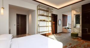 Vuode tai vuoteita majoituspaikassa Velero Hotel Doha Lusail
