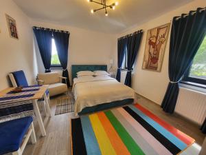 Postel nebo postele na pokoji v ubytování Pensiunea Casa Dacilor + 37 fotografií